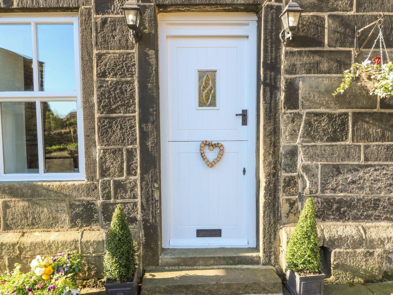 The Cottage, Beeston Hall Sowerby Bridge Exterior photo