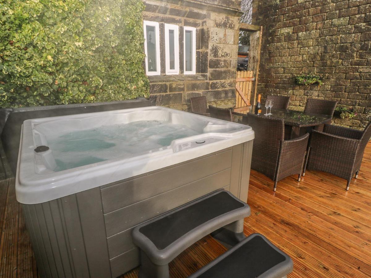 The Cottage, Beeston Hall Sowerby Bridge Exterior photo